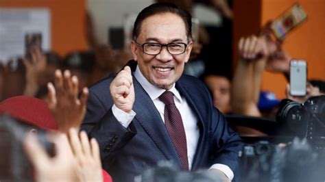 Malaysian Pm In Waiting Anwar Ibrahim Sworn In Pm News