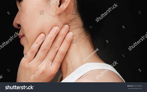 Woman Cheek Pain Chin Painacute Pain Stock Photo 781018936 Shutterstock