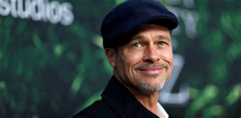 che ha subìto un forte dimagrimento ▶◀ affilato, ⓣ (med.) defedato, deperito, macilento, magro, patito, (pop.) pelle e ossa, scarno, scavato, smunto. Brad Pitt sempre più magro alla première di The Lost City of Z