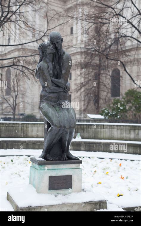 Statue Of The Lovers Hi Res Stock Photography And Images Alamy