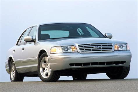 Learn more about the 2011 ford crown victoria. 2002 Ford Crown Victoria Reviews, Specs and Prices | Cars.com