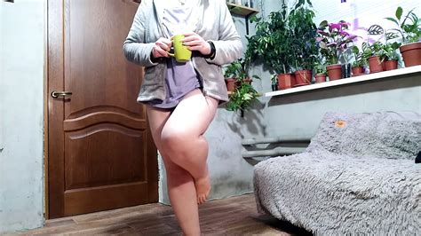 lustvolle milf pisst für dich in eine tasse xhamster