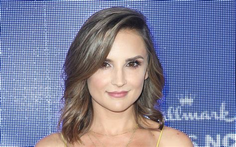 Rachael Leigh Cook Joins Cast Of He S All That Reboot The Tango