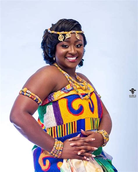 Limage Contient Peut être Une Personne Ou Plus Et Personnes Debout Ghana Wedding Queen