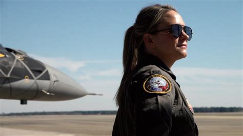Sumter Today Captain Aimee Rebel Fiedler And The F 16 Viper Demo Team
