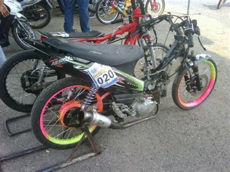 Agar hasil modifikasi motor drag kalian lebih mentereng lagi, sobat bikers yang mempunyai dana lebih bisa melanjutkan dengan modif airbrush, kamu lakukan pewarnaan dengan ditambahi grafis karakter keren akan menjadikan hasil modifikasi motor vega zr kalian lebih mantap, ngena, danpastinya sangat keren. Modifikasi Vega ZR Dan Kumpulan Gambar Modifikasi yang ...