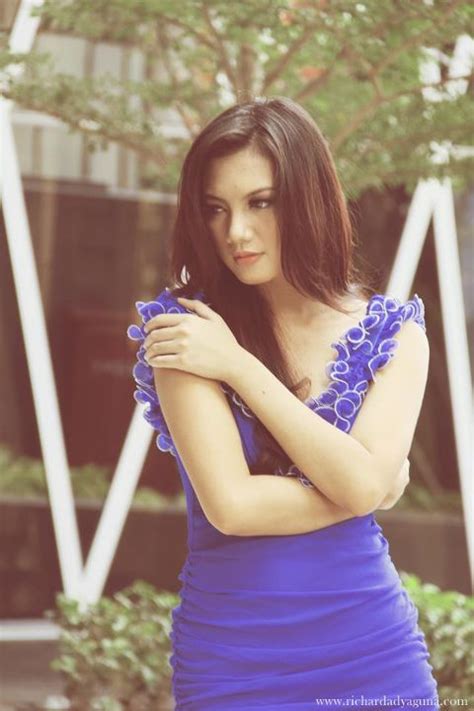 Ka Sil Ia Maria Rizky Chrisliany Model Nuansa Biru