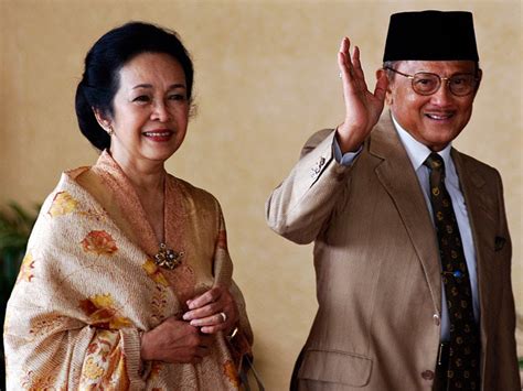 362 likes · 1 talking about this. DarwinBlog: Habibie & Ainun