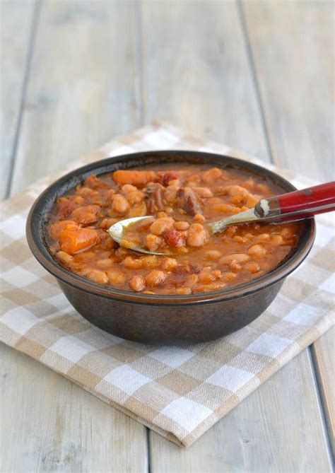 Make sure that there is twice as much water as beans because they will swell up. Slow Cooker Great Northern Beans | RecipeLion.com