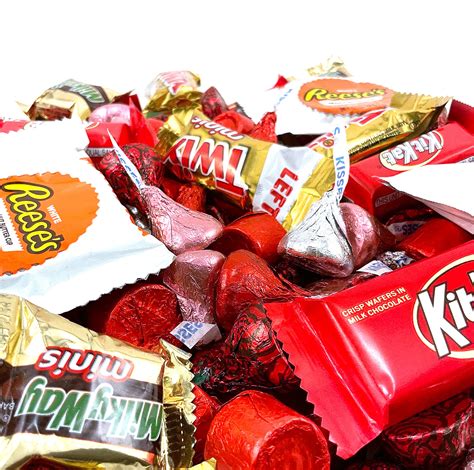Buy Valentine S Day Chocolate Candy Variety Pack Hershey S Kisses Kitkat Rolo Caramel Peanut