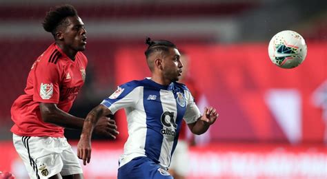 Lista de jogos e resultados oficiais da uefa europa league. FC Porto e Benfica disputam a Supertaça em 23 de dezembro