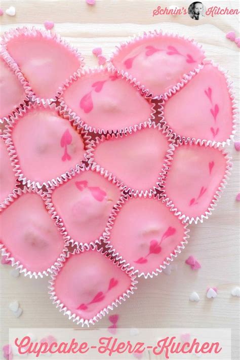 Kuchen leicht abgekühlt aus der form lösen. Cupcake-Herz zum Valentinstag | Valentinstag kuchen ...