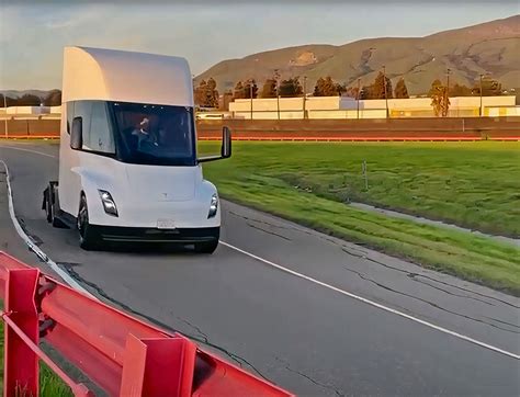 Tesla Semi Hits The Track Could Be Almost Ready For Prime Time The