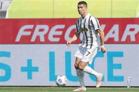 The juventus has just released the list of players selected by massimiliano allegri for tomorrow's match againstudinese, valid for the first . Udinese-Juventus, la rabbia di Ronaldo e Paratici | Il ...