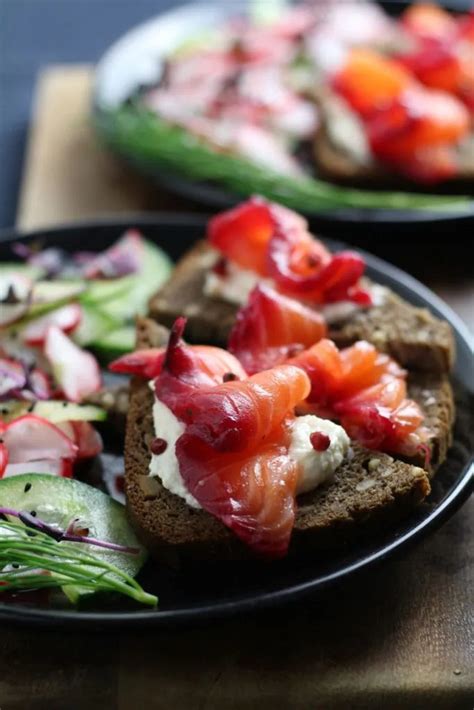 How To Make Beetroot Cured Salmon Gravadlax Days Of Jay