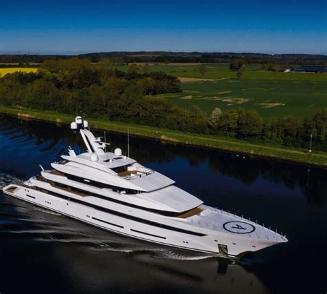 Yacht Avantage Lurssen Charterworld Luxury Superyacht Charters