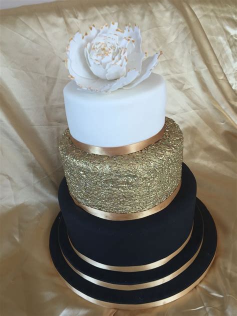 See more ideas about cake, cupcake cakes, gold cake. 54 Black, White And Gold Wedding Ideas | Black, gold cake ...
