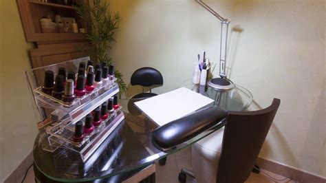 The Horrific Conditions Of New York Citys Nail Salon Workers Detailed