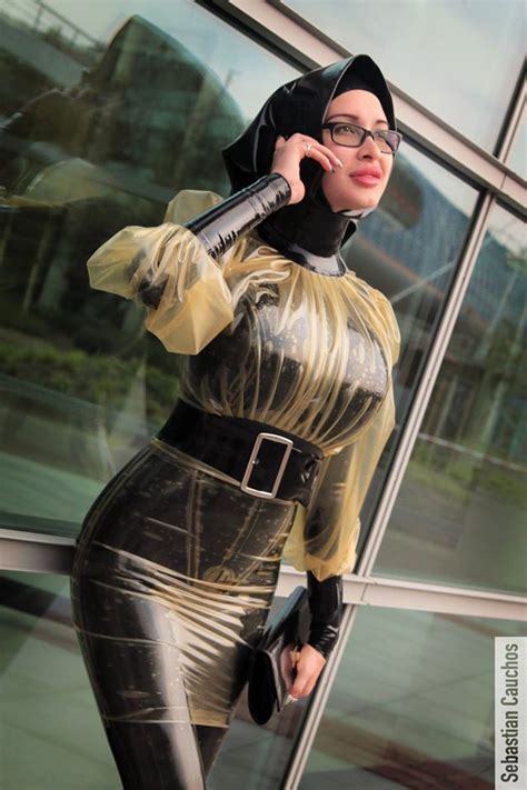 de 38 bästa silk hijab bilderna på pinterest dominatrix latex fashion och sexy latex