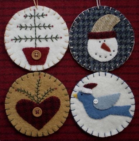 Primitive Christmas Decorations Wool Applique Folk Art Penny Rug Mat And Christmas