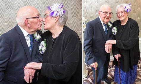 Couple Aged 81 And 90 Become Britain S Oldest Newlyweds Newlyweds Couples Olds