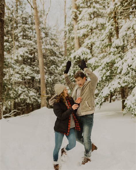 Fun and Playful Snowy Couples Session in 2020 | Couple photoshoot poses, Fun couple, Adventure ...