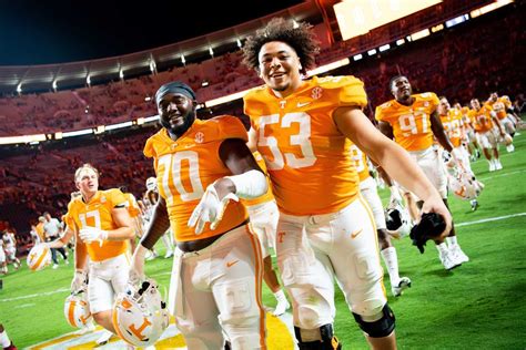 Tennessee Football Cracks Ap Top 25 But That May Not Be A Good Sign