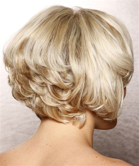 Short Wavy Light Platinum Blonde Hairstyle With Side Swept