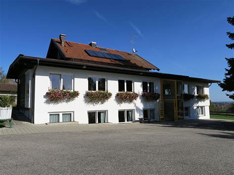 Haus don bosco schüler und lehrlingsheim der kolpingfamilie linz ein neu eingerichtetes haus für jungendliche ab 15 jahren 4 pädagogen als betreuung. Ferien und Freizeit am Chiemsee :: Urlaub bei Don Bosco ...