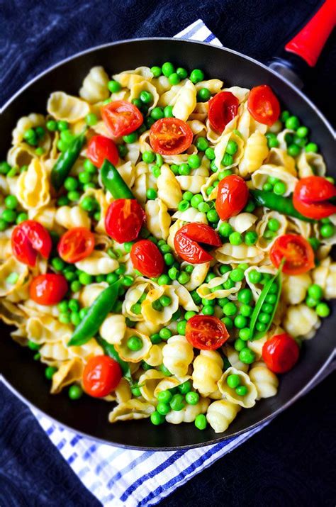 Summer Pasta with Tomatoes and Peas | Recipe | Vegetarian recipes easy