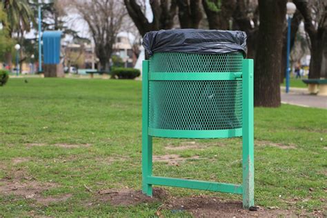 Nuevos cestos de basura en espacios públicos Municipalidad de Arroyo