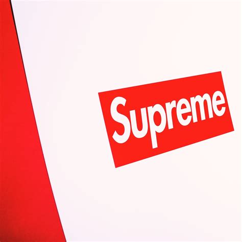 Supreme Logo Pictures Download Free Images On Unsplash