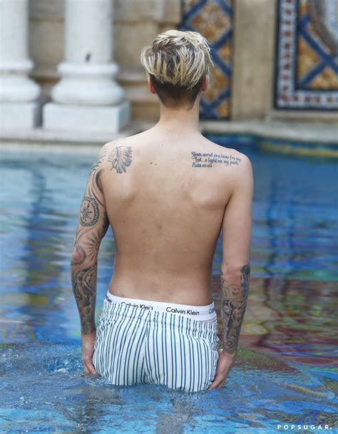 Justin Bieber Shirtless Pictures In Miami December 2015 Popsugar Celebrity Photo 15