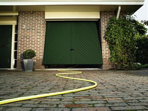 == handlung == die mitglieder der garagenbaugenossenschaft „fauna haben sich zu einer. Garagentore - Schmal Fenster Ges.m.b.H. in Moosbierbaum