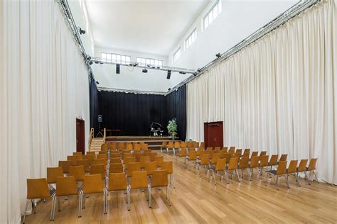 Tierpark berlin liegt 2 km südlich von alte börse marzahn. alte-boerse-marzahn-berlin-boersensaal-mit-buehne ...