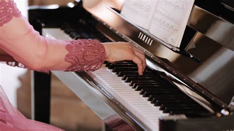 Watch Pianist Noriko Ogawa Gives Piano Lesson On Chopins Minute