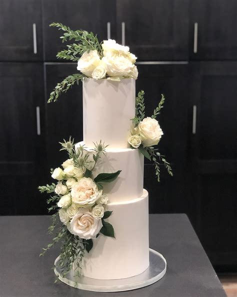 Stunning Double Barrel Wedding Cake