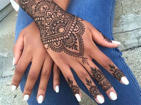 15 Henna Tattoo Ideas That Are Perfect For Your Next Holiday Society19 Uk