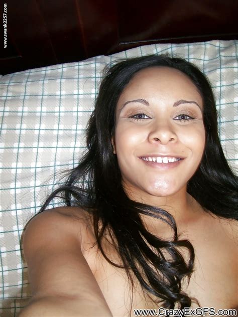Sassy Latina Amateur Jaslin Diaz Posing Nude And Picturing Herself