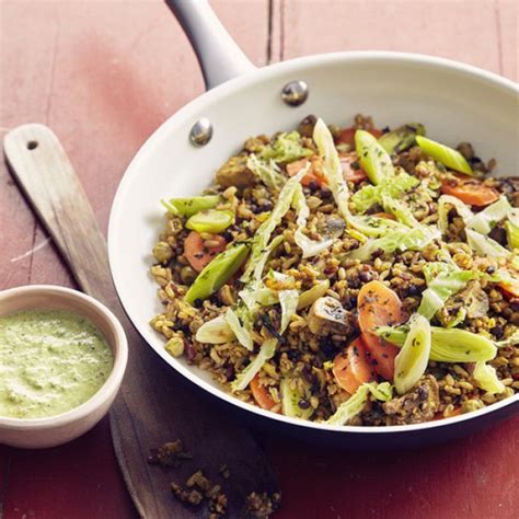 Si vous souhaitez ajouter un peu de viande, la poitrine fumée ou le bacon seront bien adaptés. Poêlée de lentilles, sésame, champignons, carottes et chou ...