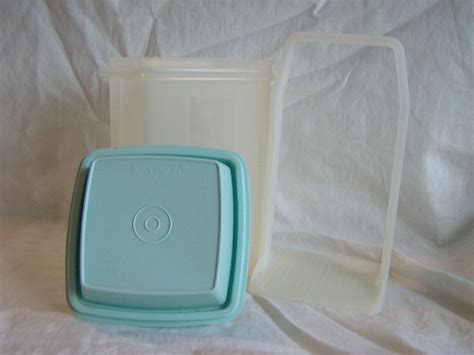 TUPPERWARE LARGE PICK A DELI PICKLE KEEPER CONTAINER 1560 HOT PEPPER