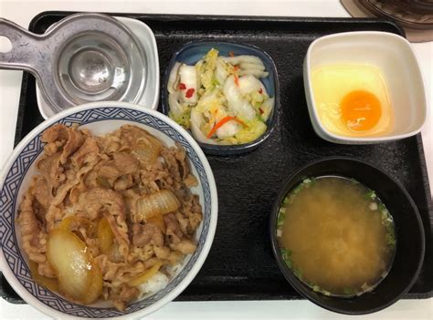 Yoshinoya punya beberapa pilihan topping seperti beef teriyaki, beef yakiniku, dan original beef. Daging Teriyaki Yoshinoya : Yoshinoya Delivery Order ...