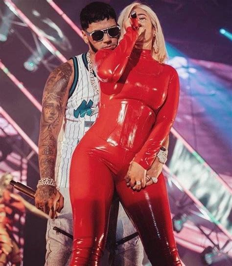 Karol g comentó este post (ya eliminado) diciendo que sí amaba a anuel y que no le avergonzaba decirlo en público. Caras | Los extravagantes pedidos de Karol G y Anuel AA en ...