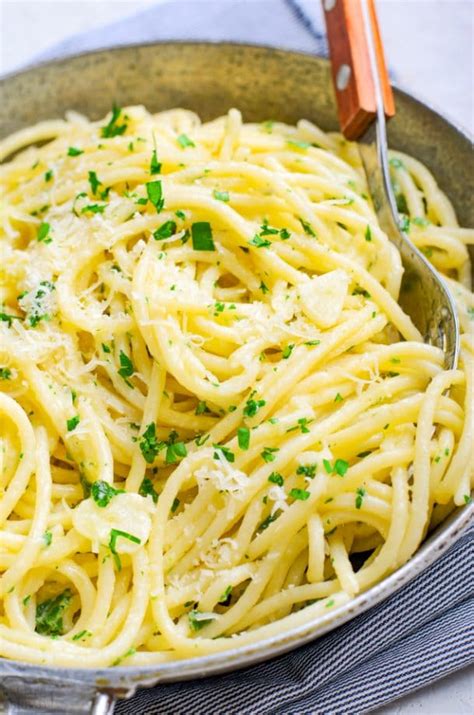 Easy Garlic Butter Pasta Butter With A Side Of Bread