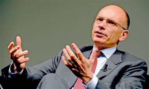 Si comporta come fosse mario monti, che ha governato un'emergenza ed è affondato nella politica, ma la sua legittimazione non è l'università bocconi. Enrico Letta : « Sans l'École, pas de boussole pour s ...