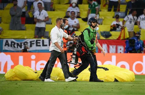 Übersteht das deutsche team die. Deutschland-Spiel bei der EM 2021: Ermittlungen nach missglückter Protestaktion - Fußball ...