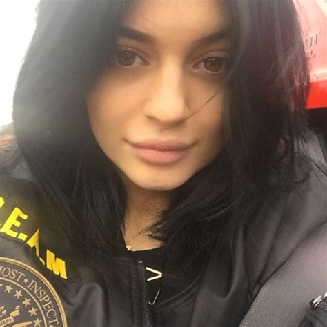 Kylie Jenner Posts No Makeup Selfie Does Her Perfect Pout Hold Up