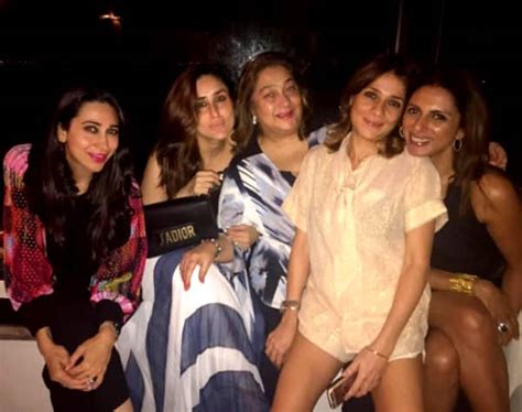 Saturday Done Right Kareena Kapoor Khan Spends Quality Time With Sister Karisma And Mommy