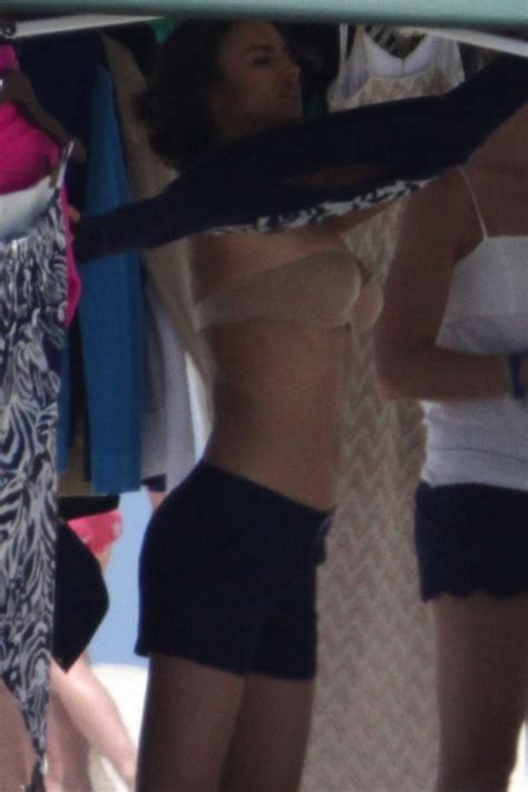 Irina Shayk Strips Down To Her Bra At A Photo Shoot In Miami Beach