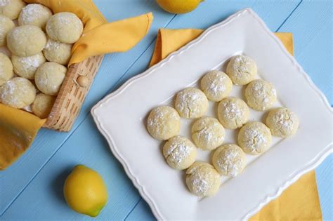 <b>biscotti molto profumati, ricchi sfornate i biscotti e lasciateli raffreddare. » Biscotti al limone - Ricetta Biscotti al limone di Misya